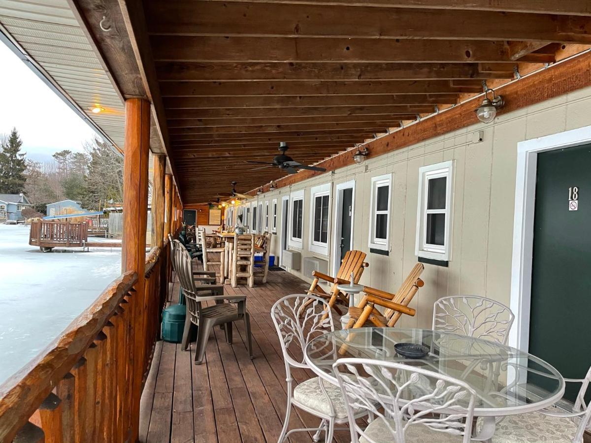 Olde Mill Inn Of Clarkston Exterior photo